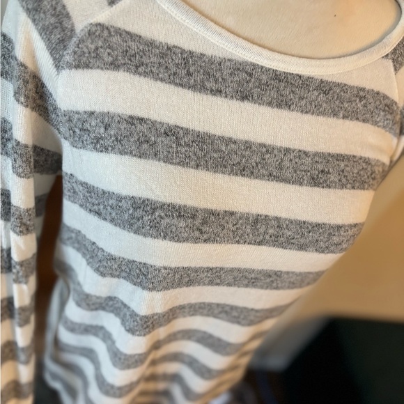 Women’s long sleeve striped shirt, size medium. - Picture 2 of 11